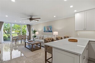 682 Broad Ave S in Naples, FL - Building Photo