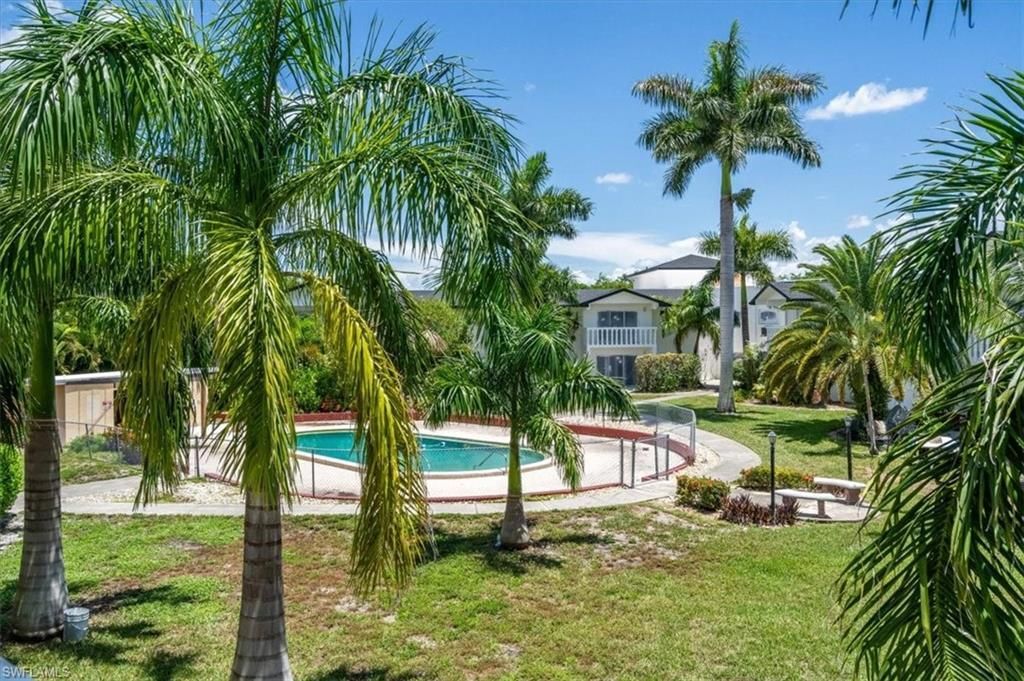 3704 Broadway, 209 in Ft. Myers, FL - Building Photo