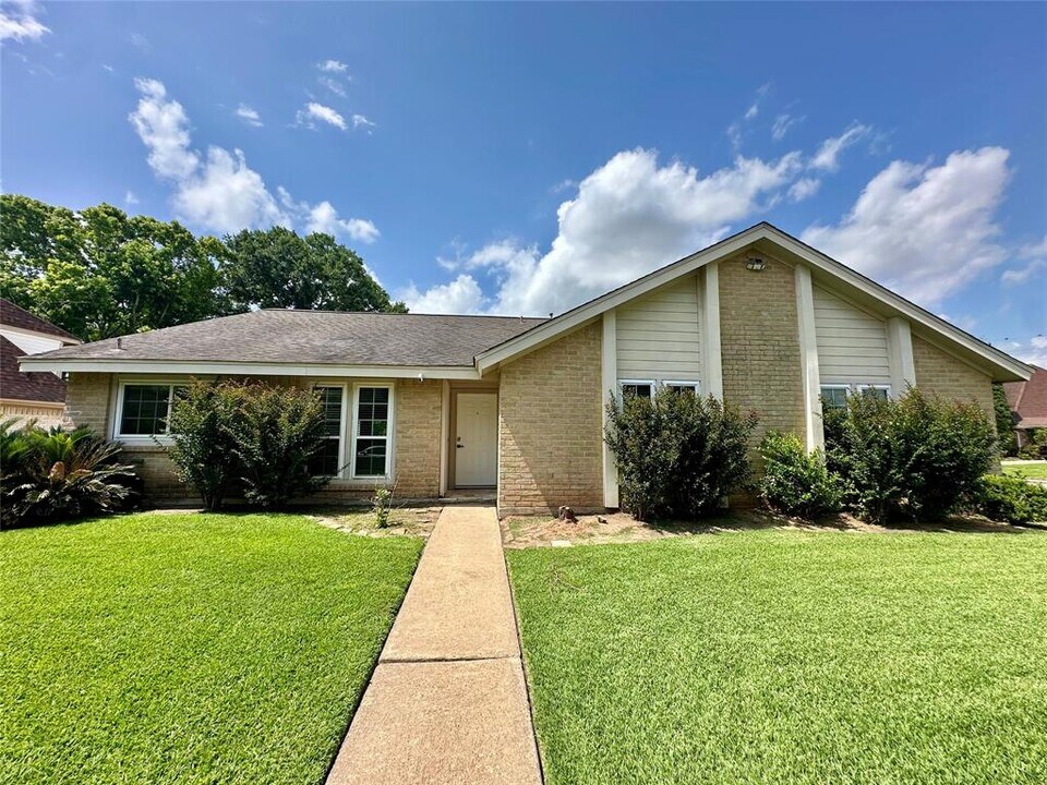 3031 S Blue Meadow Cir in Sugar Land, TX - Building Photo