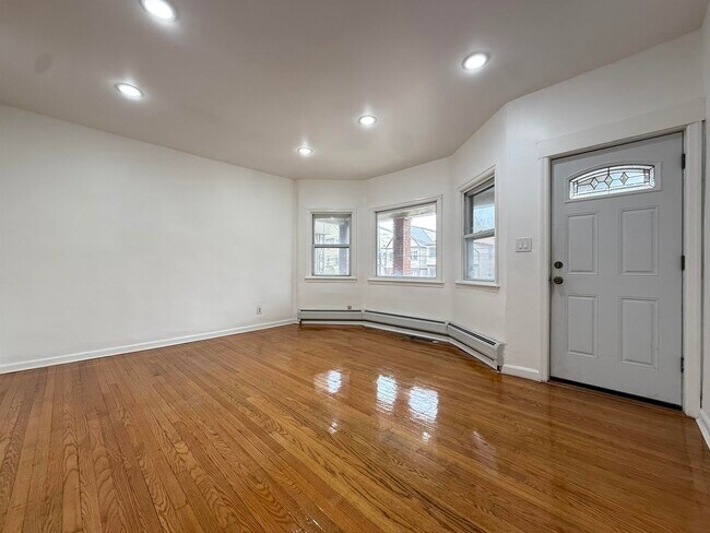 136 W 31st St in Bayonne, NJ - Building Photo - Building Photo