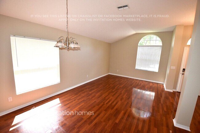 5641 Paddock Trail Dr in Tampa, FL - Building Photo - Building Photo