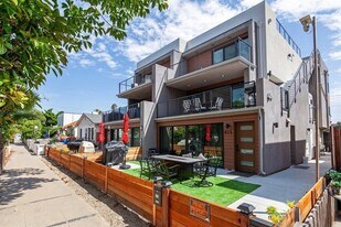 823 Island Ct in San Diego, CA - Building Photo