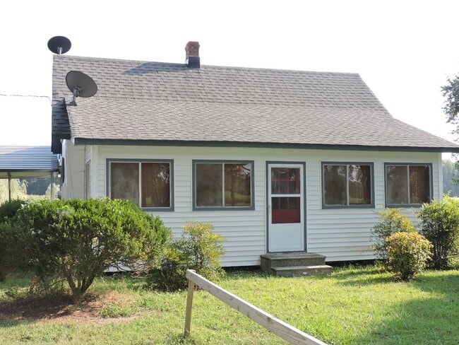 8220 Glass Rd in Hayes, VA - Building Photo - Building Photo