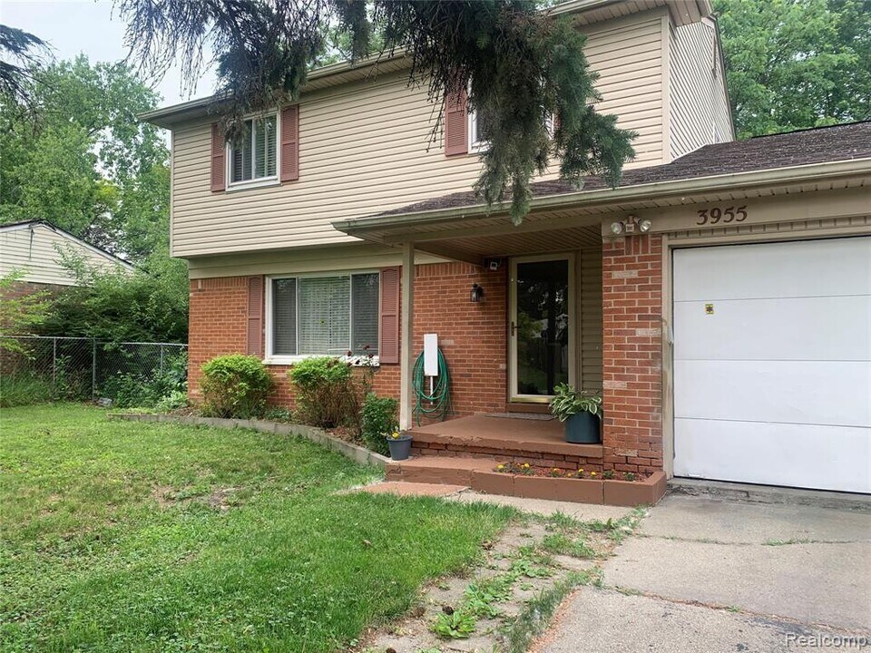 3955 Helen Ave in Ypsilanti, MI - Building Photo
