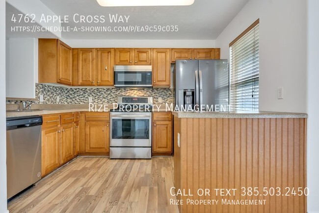 4762 Apple Cross Way in Murray, UT - Foto de edificio - Building Photo