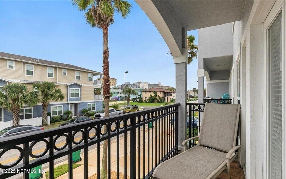 1330 2nd St S in Jacksonville Beach, FL - Foto de edificio