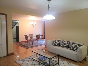 50 Temple St in Somerville, MA - Foto de edificio - Building Photo