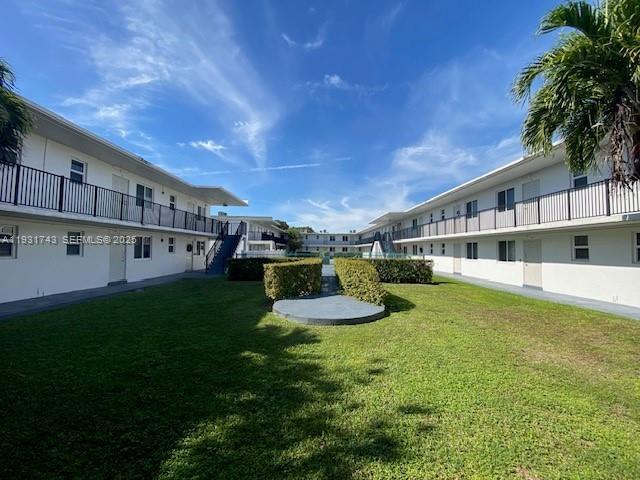 6705 SW 44th St in Miami, FL - Foto de edificio - Building Photo