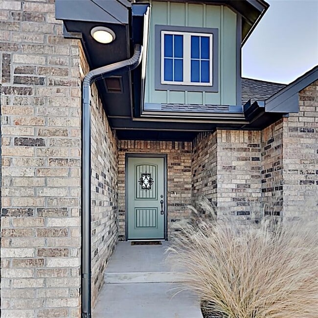 16008 Iron Ridge Rd in Edmond, OK - Foto de edificio - Building Photo