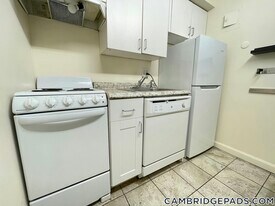 77 Trowbridge St in Cambridge, MA - Building Photo