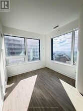 8 Wellesley St W in Toronto, ON - Building Photo - Building Photo