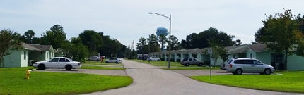 Azalea Apartments in Bowling Green, FL - Building Photo - Building Photo