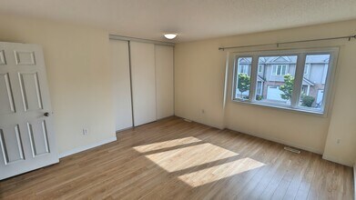 1600 Mickleborough Dr in London, ON - Building Photo - Building Photo