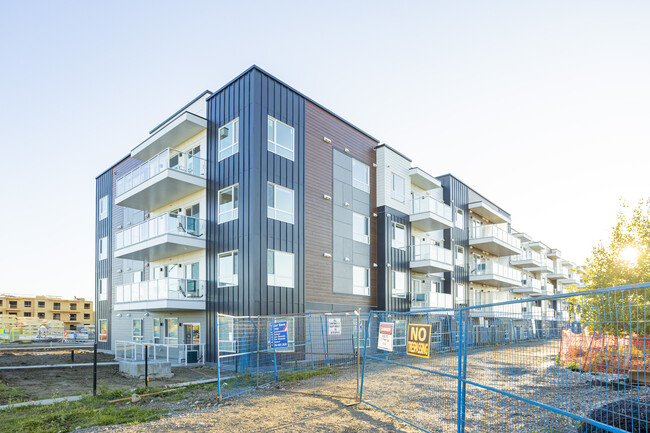 Belmont Plaza in Calgary, AB - Building Photo - Building Photo