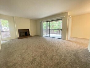 3316 Brittan Ave, Unit 12 in San Carlos, CA - Building Photo - Building Photo