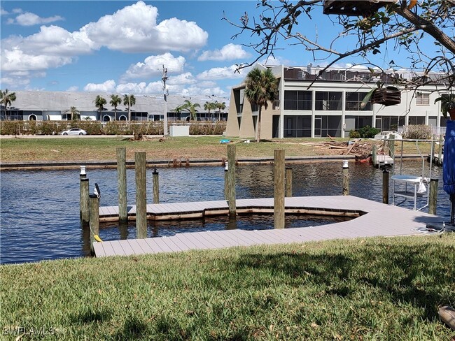 1745 Bikini Ct in Cape Coral, FL - Foto de edificio - Building Photo