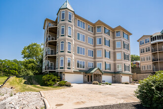 255 Holiday Rd, Unit Valley Condos in Coralville, IA - Foto de edificio - Building Photo