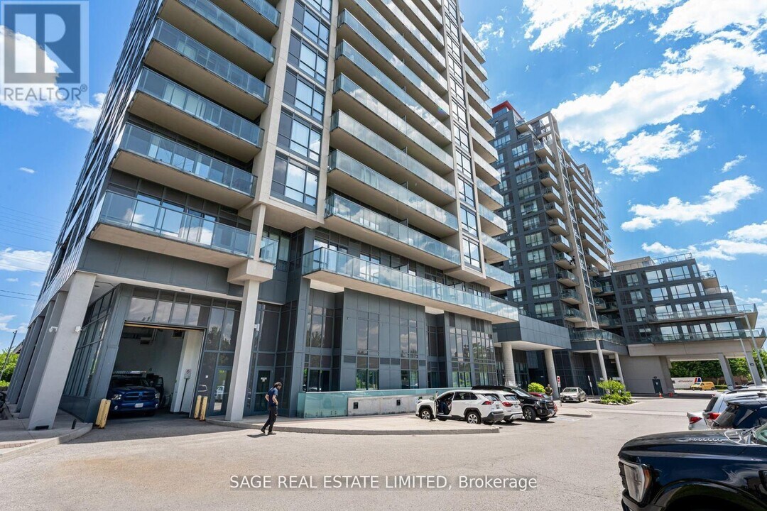 9090-9090 Yonge St in Richmond Hill, ON - Building Photo