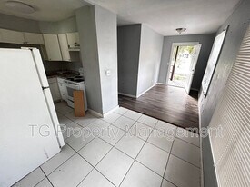 2057 Brackland St in Jacksonville, FL - Building Photo