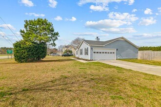 101 N Ivy Dr in Hubert, NC - Building Photo - Building Photo