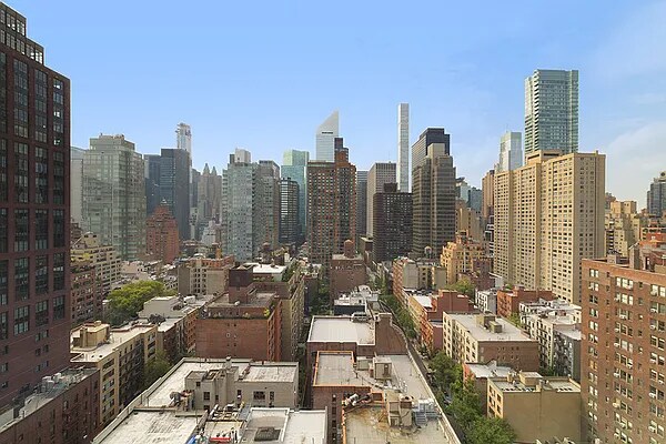347 W 53rd St, Unit 3A in New York, NY - Building Photo