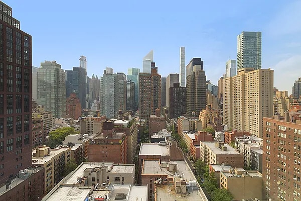 347 W 53rd St, Unit 3A