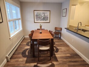 91 Village Green Cir, Unit VG #2 in Quechee, VT - Foto de edificio - Building Photo