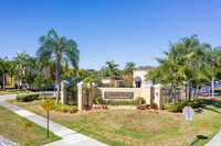 Walden Pond Villas - No Availability in Miami Gardens, FL - Foto de edificio - Building Photo