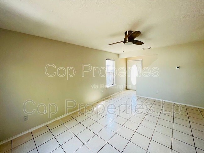 6319 Waddesdon Wood in San Antonio, TX - Building Photo - Building Photo