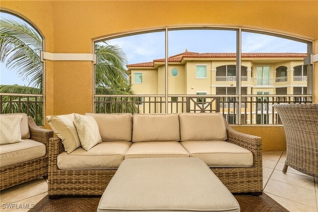 property at 2728 Tiburon Blvd E