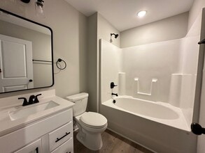 Parkwood West Townhomes in Fayetteville, NC - Building Photo - Building Photo
