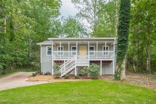 2010 Lakeside Trail in Cumming, GA - Building Photo