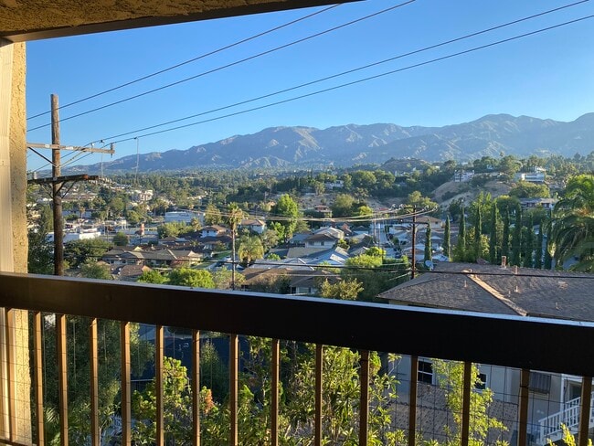 3481 Stancrest Dr, Unit 201 in Glendale, CA - Foto de edificio - Building Photo