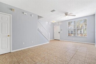 6025 Osprey Lake Cir in Riverview, FL - Building Photo - Building Photo