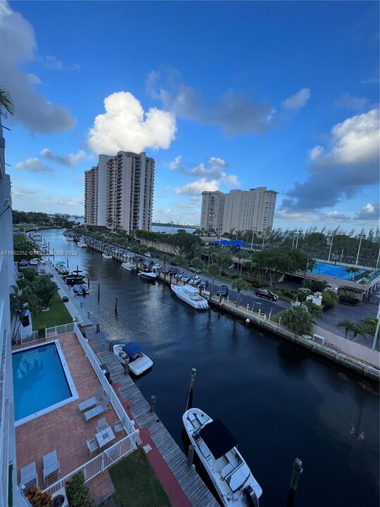 1650 NE 115th St, Unit 609 in Miami, FL - Foto de edificio