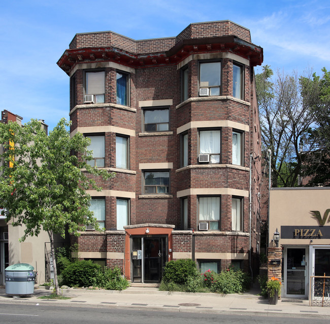 680 St Clair Ave W in Toronto, ON - Building Photo - Primary Photo