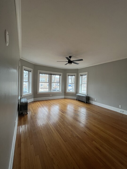 3223 W Olive Ave, Unit #1 in Chicago, IL - Foto de edificio