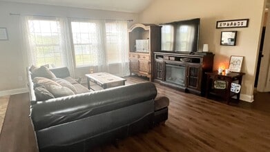 107 Greythorn Ct in St. Robert, MO - Building Photo - Building Photo
