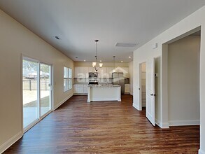 1356 Lomond Dr in Nashville, TN - Foto de edificio - Building Photo