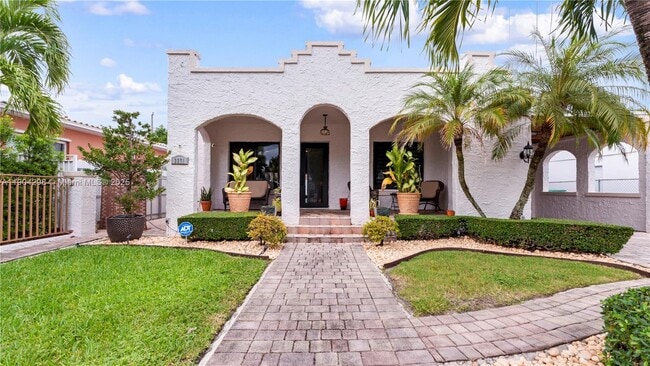 property at 2271 SW 25th St