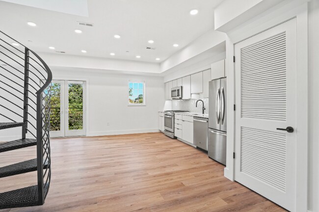 716 L St SE in Washington, DC - Building Photo - Building Photo