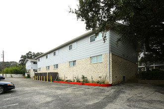 Treaty Oaks Apartments in Austin, TX - Building Photo - Building Photo