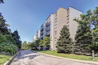 Somerset Place in Cambridge, ON - Building Photo - Building Photo