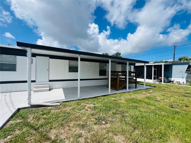 550 Woodpecker Pike in Winter Haven, FL - Foto de edificio - Building Photo