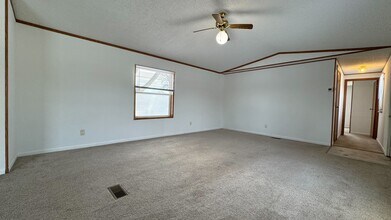 2004 Falcon Terrace NW in Stewartville, MN - Foto de edificio - Building Photo