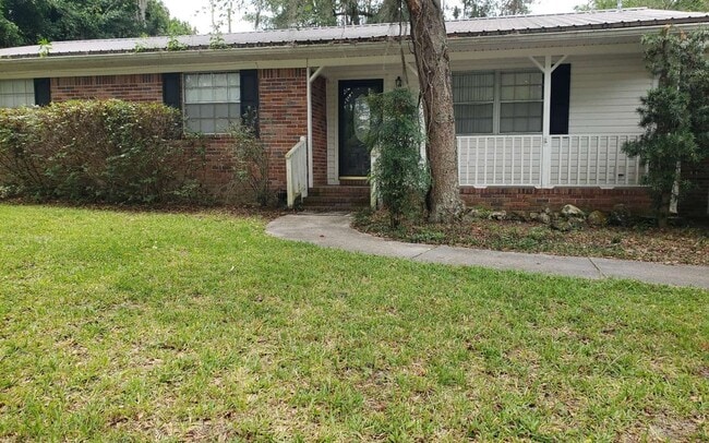 property at 506 SW Tularosa Ln