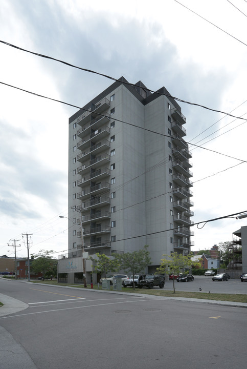 Laval in Gatineau, QC - Building Photo