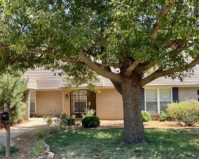 11032 Springhollow Rd in Oklahoma City, OK - Building Photo - Building Photo