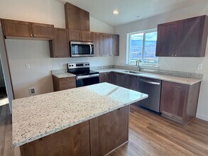 562 S Joseph Ave in East Wenatchee, WA - Building Photo - Building Photo