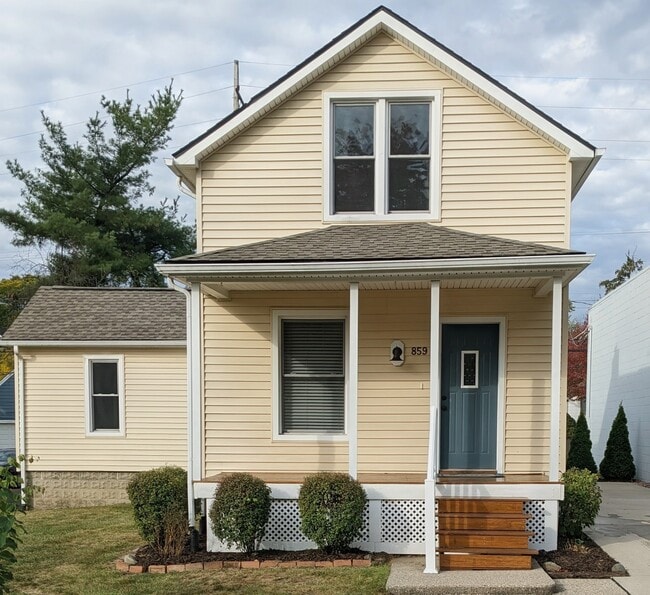 859 Irvin St